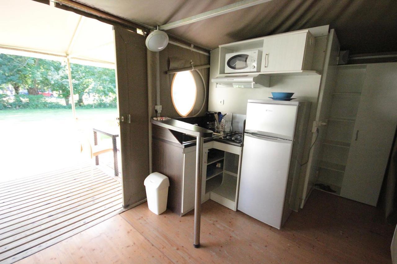 Camping L'Ilot Du Chail Sansais Exteriör bild