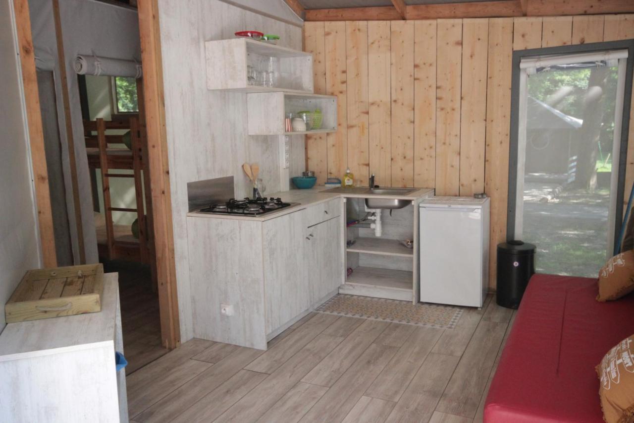 Camping L'Ilot Du Chail Sansais Exteriör bild