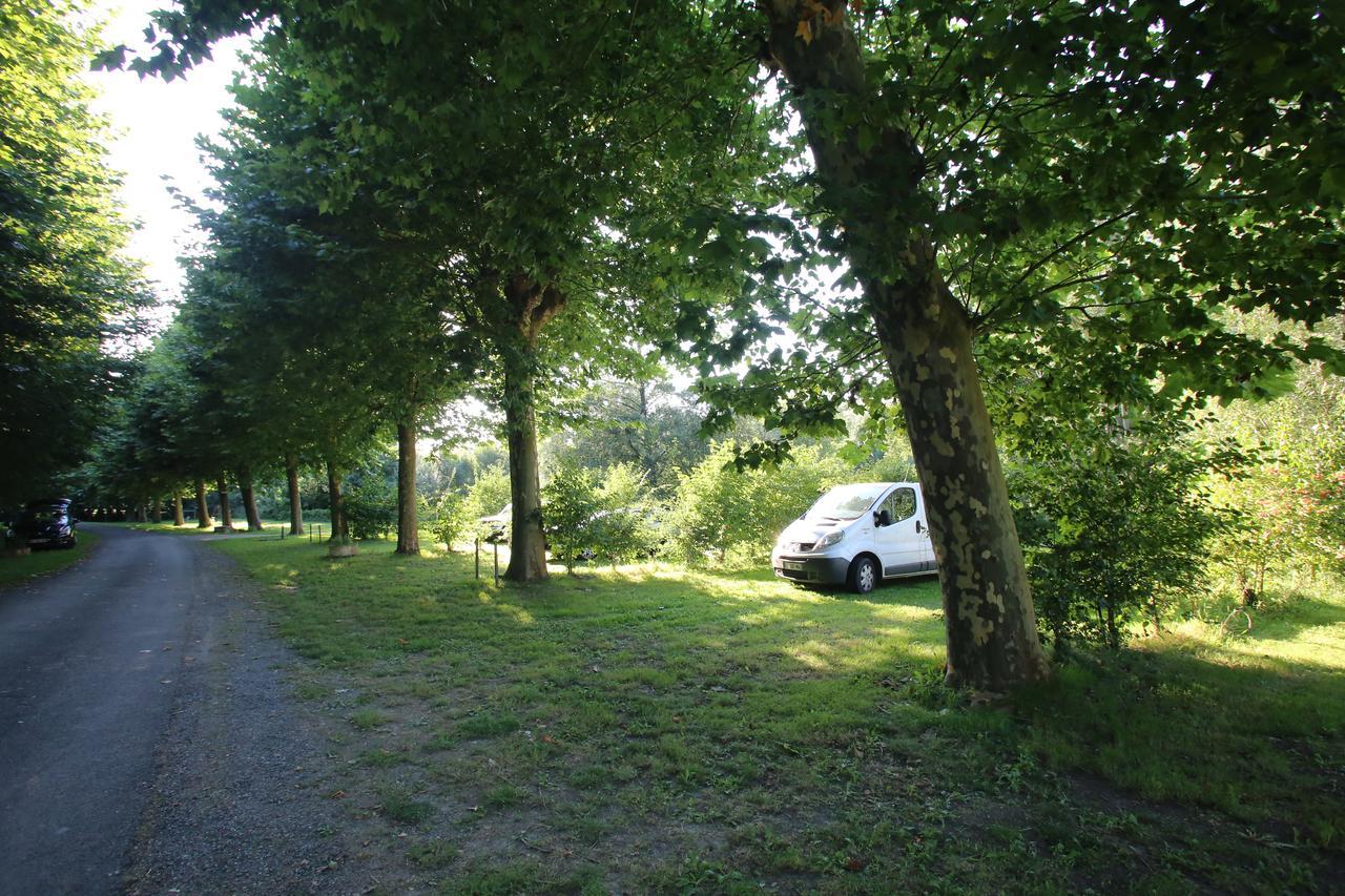 Camping L'Ilot Du Chail Sansais Exteriör bild