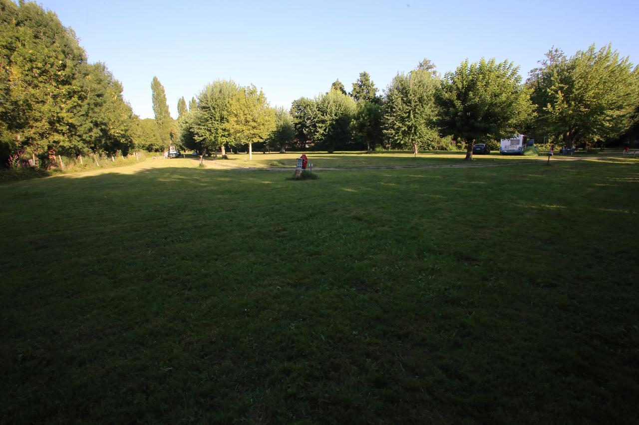 Camping L'Ilot Du Chail Sansais Exteriör bild