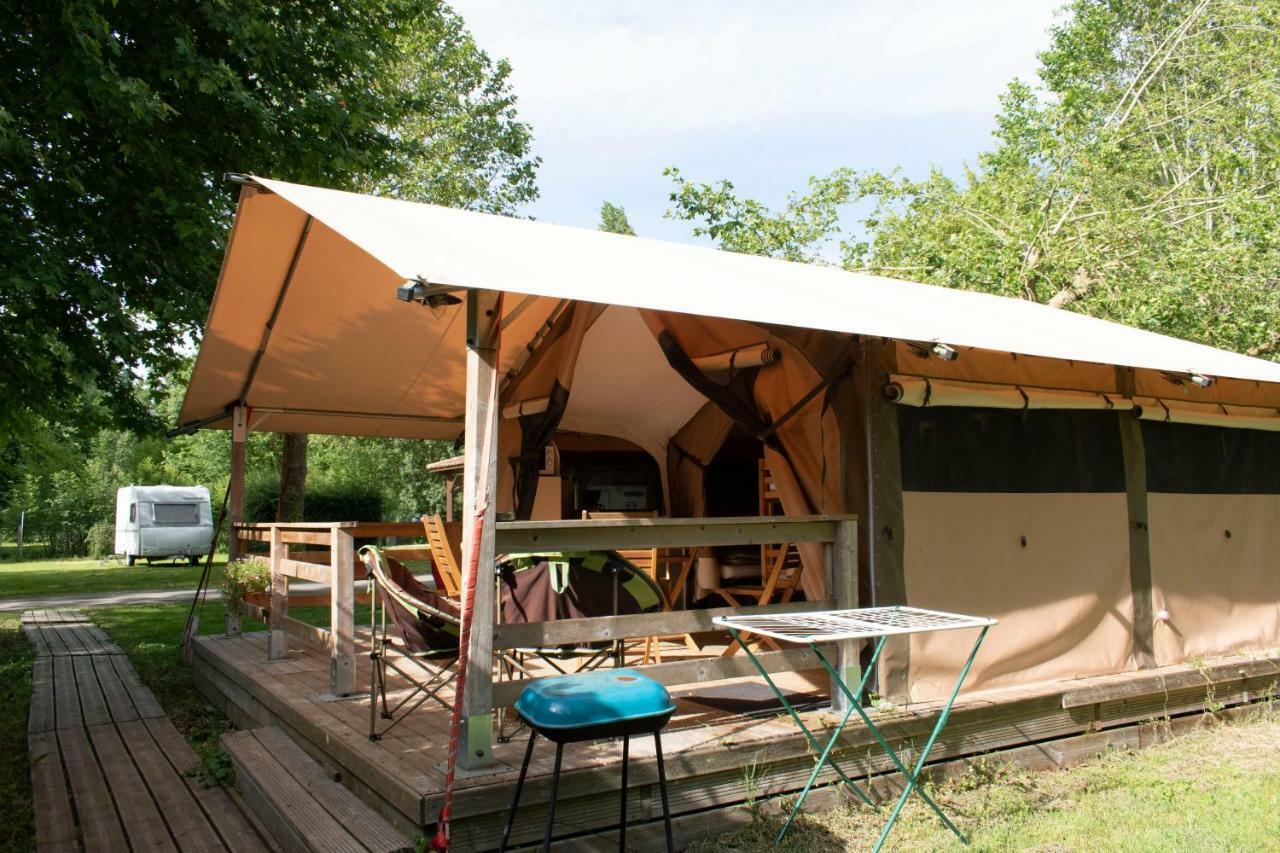 Camping L'Ilot Du Chail Sansais Exteriör bild
