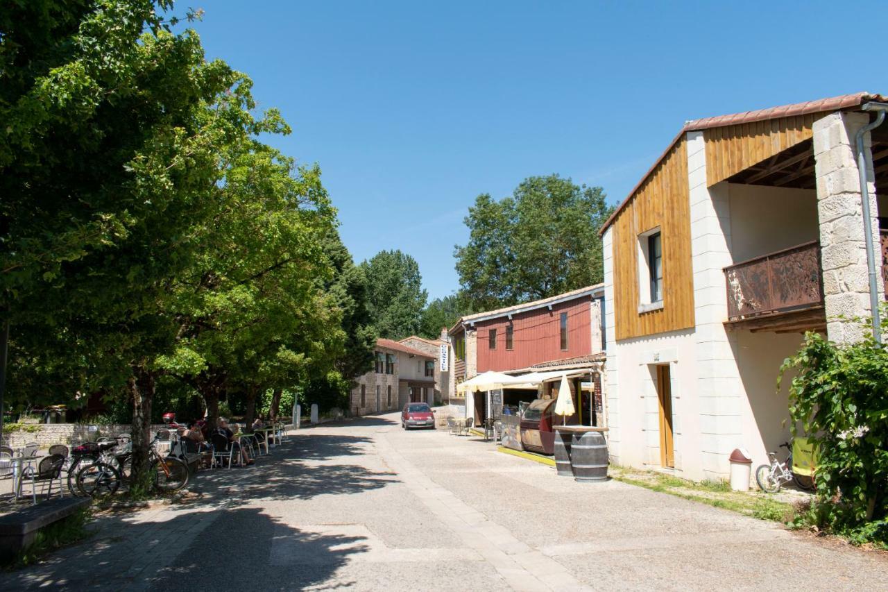Camping L'Ilot Du Chail Sansais Exteriör bild